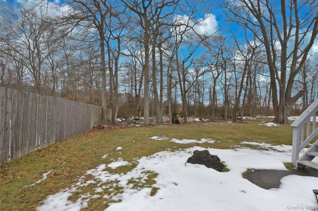 205 Connetquot Road, Oakdale, NY 11769