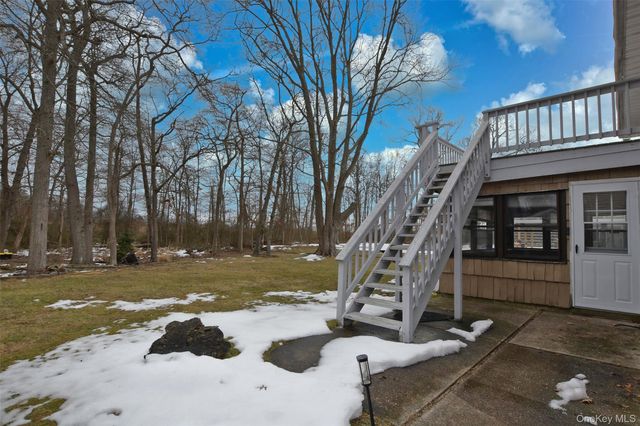 205 Connetquot Road, Oakdale, NY 11769