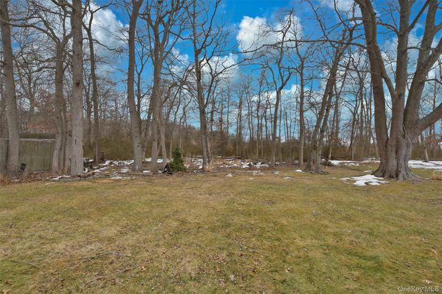 205 Connetquot Road, Oakdale, NY 11769