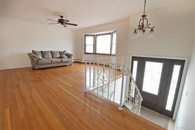 205 Connetquot Road, Oakdale, NY 11769