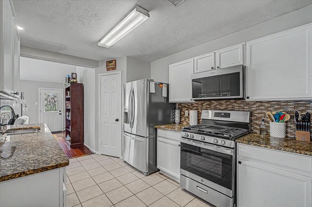 8202 Prairie Wind Lane, Houston, TX 77040