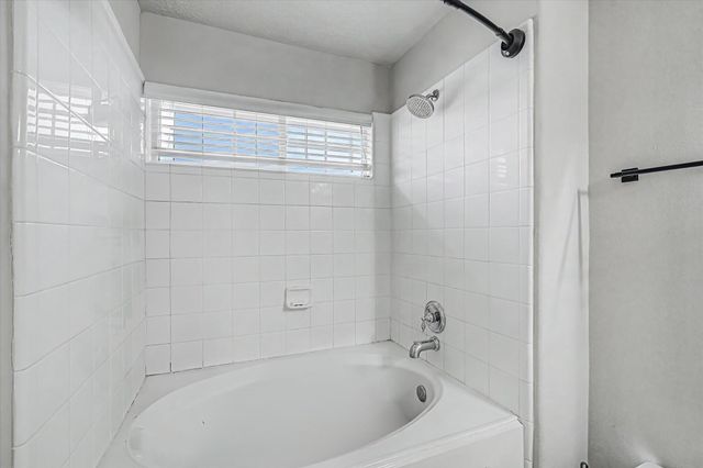 8202 Prairie Wind Lane, Houston, TX 77040