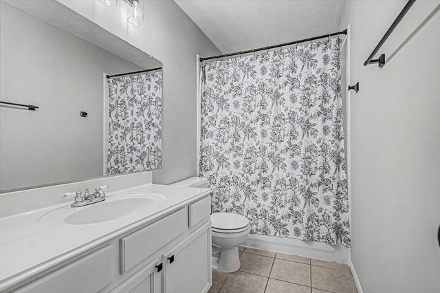 8202 Prairie Wind Lane, Houston, TX 77040
