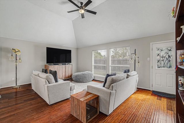 8202 Prairie Wind Lane, Houston, TX 77040