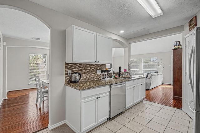 8202 Prairie Wind Lane, Houston, TX 77040