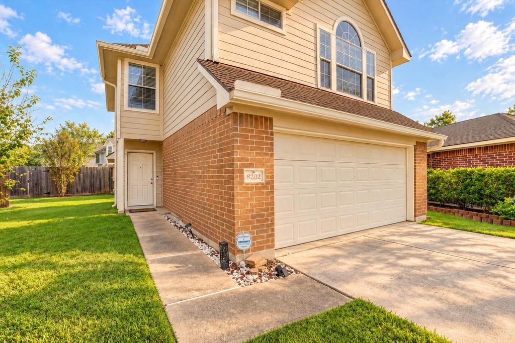 8202 Prairie Wind Lane, Houston, TX 77040