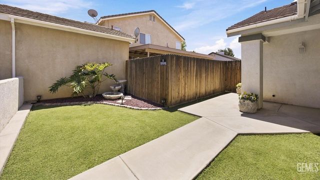 5005 Shadow Branch Street, Bakersfield, CA 93313