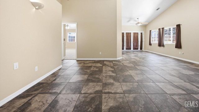 5005 Shadow Branch Street, Bakersfield, CA 93313