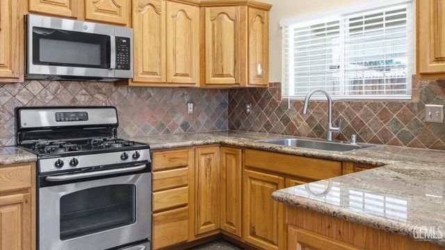 5005 Shadow Branch Street, Bakersfield, CA 93313