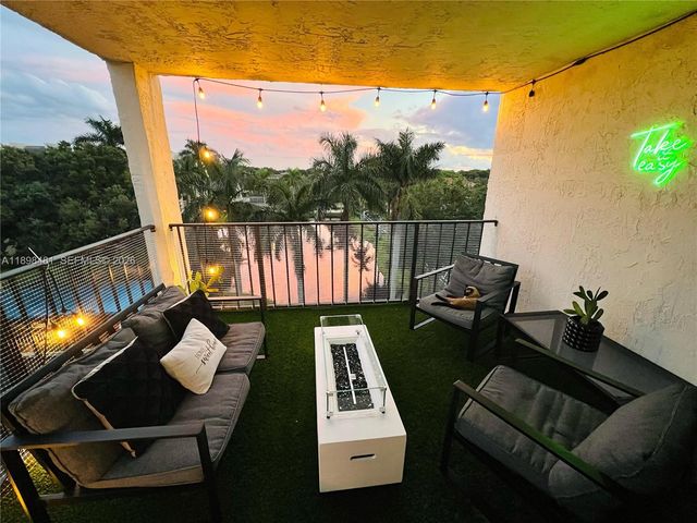 6190 Woodlands Boulevard 517, Tamarac, FL 33319