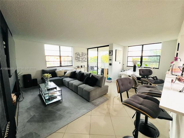 6190 Woodlands Boulevard 517, Tamarac, FL 33319