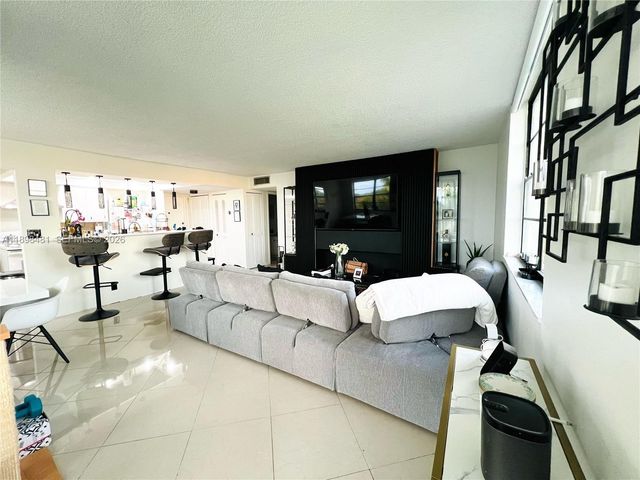 6190 Woodlands Boulevard 517, Tamarac, FL 33319