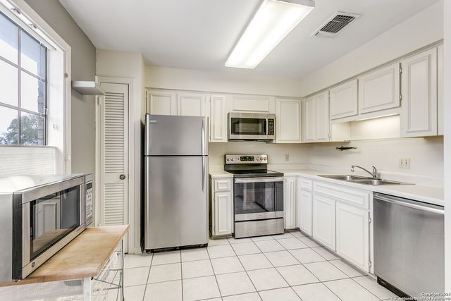 165 W Rampart Dr Apt 104, San Antonio, TX 78216