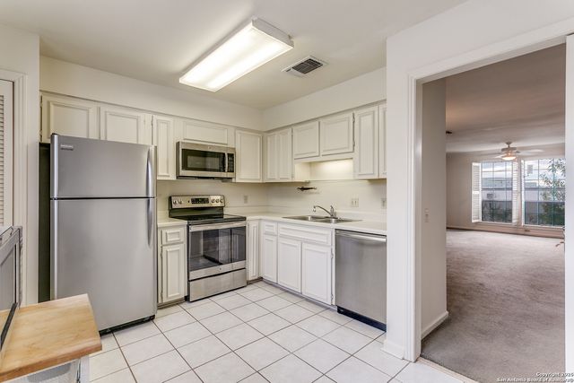 165 W Rampart Dr Apt 104, San Antonio, TX 78216