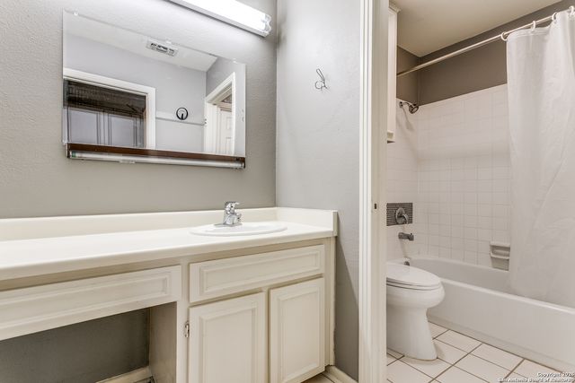 165 W Rampart Dr Apt 104, San Antonio, TX 78216