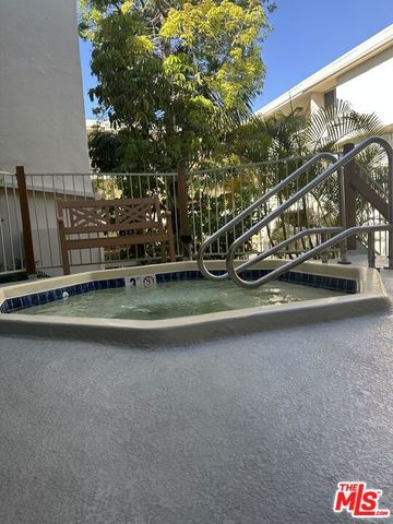 1230 N Sweetzer Avenue 112, West Hollywood, CA 90069