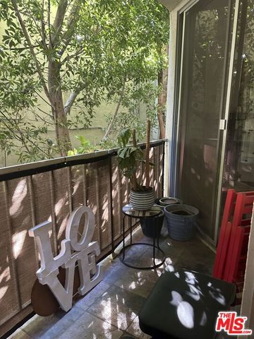 1230 N Sweetzer Avenue 112, West Hollywood, CA 90069