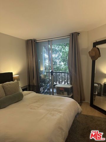 1230 N Sweetzer Avenue 112, West Hollywood, CA 90069