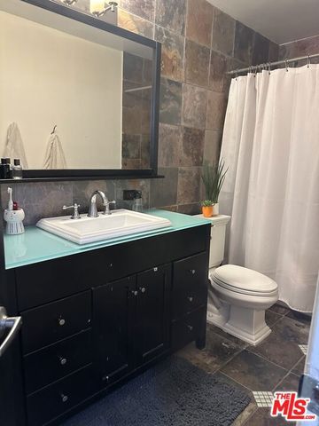 1230 N Sweetzer Avenue 112, West Hollywood, CA 90069