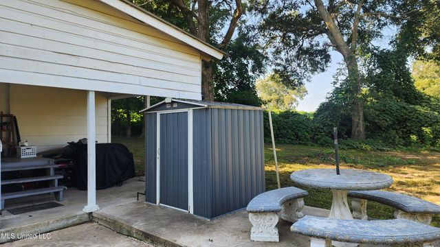 8 Lofton Lane, Natchez, MS 39120