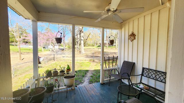 8 Lofton Lane, Natchez, MS 39120