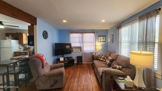 8 Lofton Lane, Natchez, MS 39120