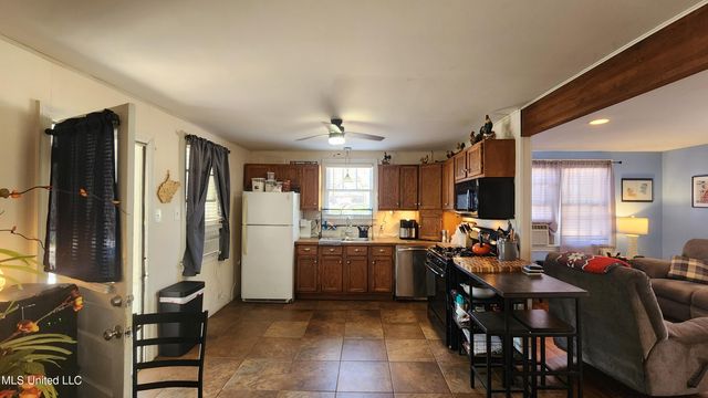 8 Lofton Lane, Natchez, MS 39120