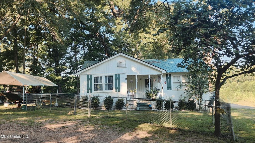 8 Lofton Lane, Natchez, MS 39120