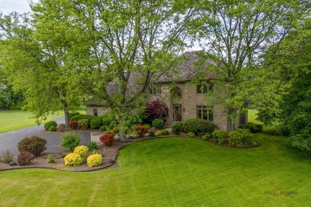 5420 Belmont Court, Libertyville, IL 60048