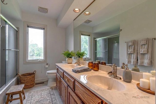 5420 Belmont Court, Libertyville, IL 60048