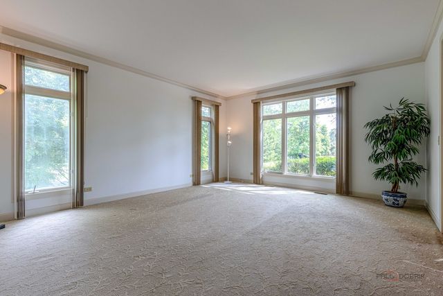 5420 Belmont Court, Libertyville, IL 60048