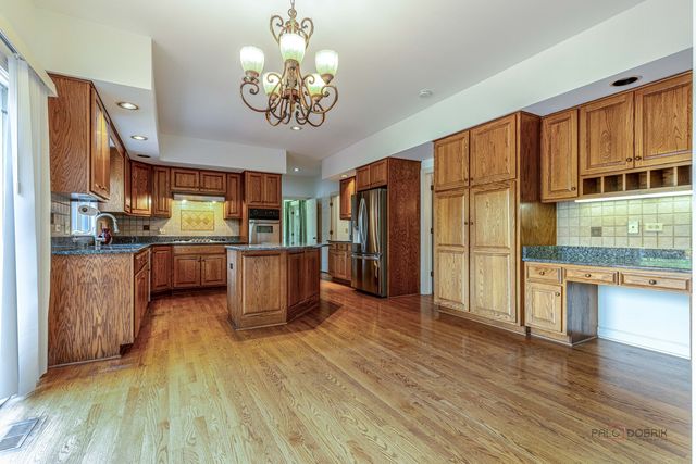 5420 Belmont Court, Libertyville, IL 60048