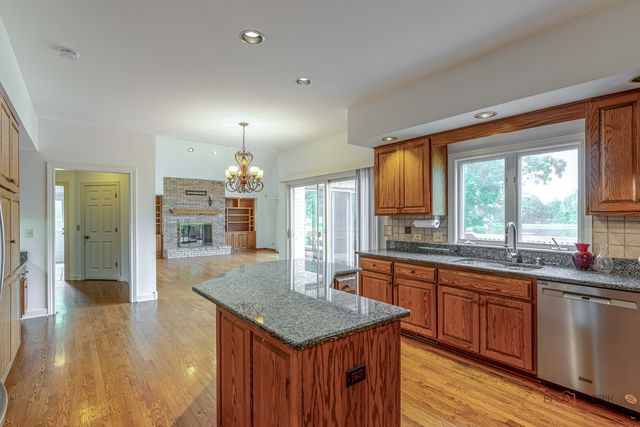 5420 Belmont Court, Libertyville, IL 60048