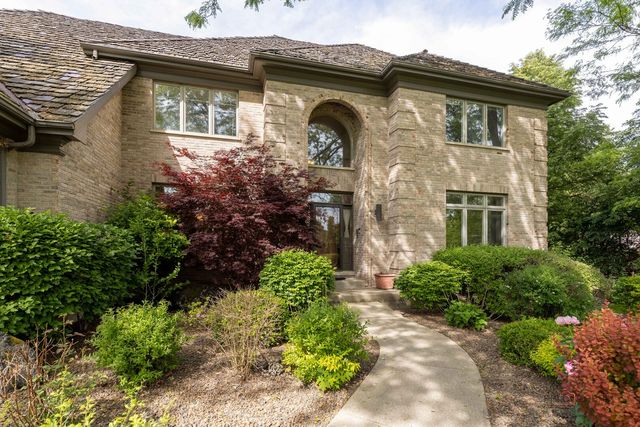 5420 Belmont Court, Libertyville, IL 60048