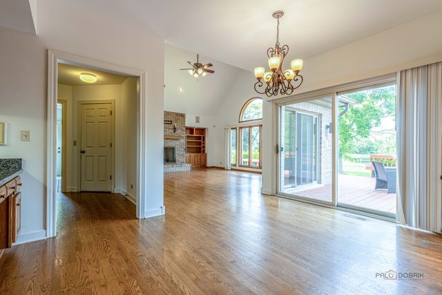 5420 Belmont Court, Libertyville, IL 60048
