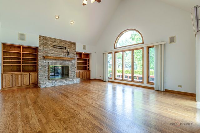 5420 Belmont Court, Libertyville, IL 60048