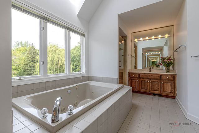5420 Belmont Court, Libertyville, IL 60048
