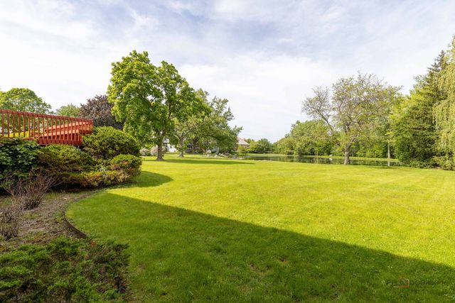 5420 Belmont Court, Libertyville, IL 60048