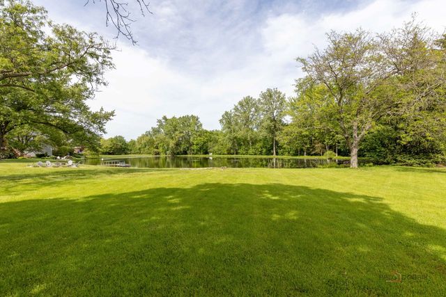 5420 Belmont Court, Libertyville, IL 60048