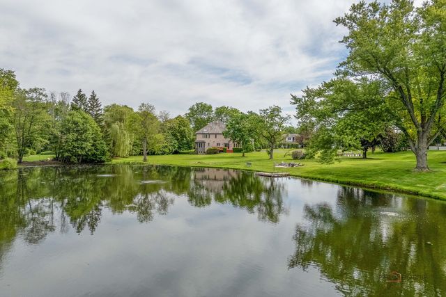 5420 Belmont Court, Libertyville, IL 60048