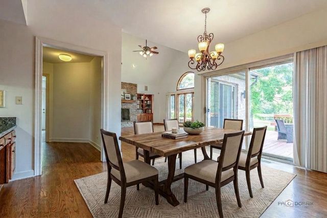 5420 Belmont Court, Libertyville, IL 60048