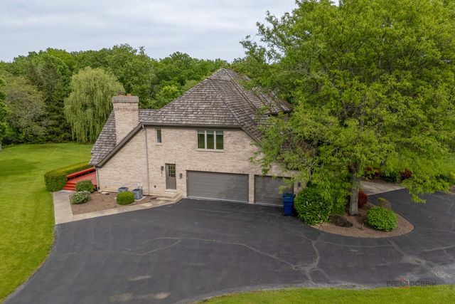 5420 Belmont Court, Libertyville, IL 60048