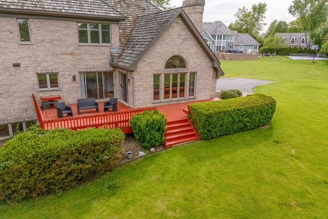 5420 Belmont Court, Libertyville, IL 60048