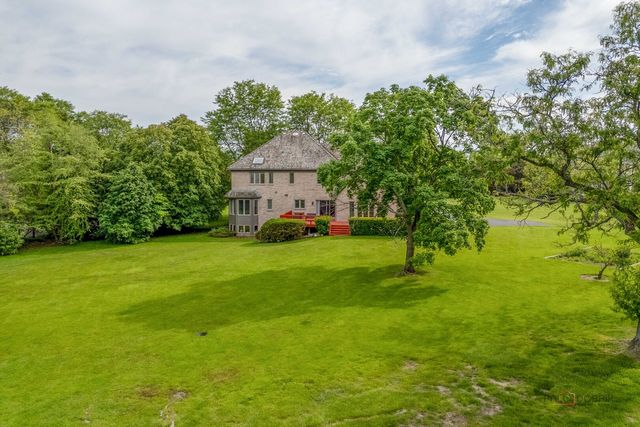 5420 Belmont Court, Libertyville, IL 60048
