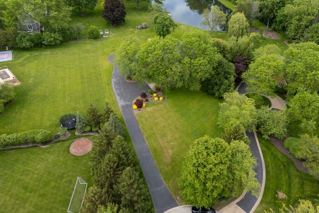 5420 Belmont Court, Libertyville, IL 60048