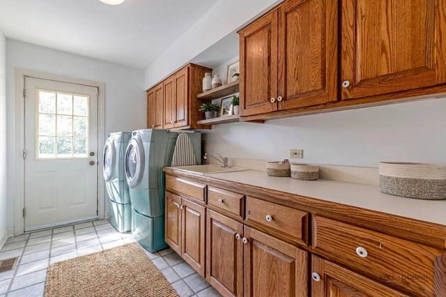 5420 Belmont Court, Libertyville, IL 60048