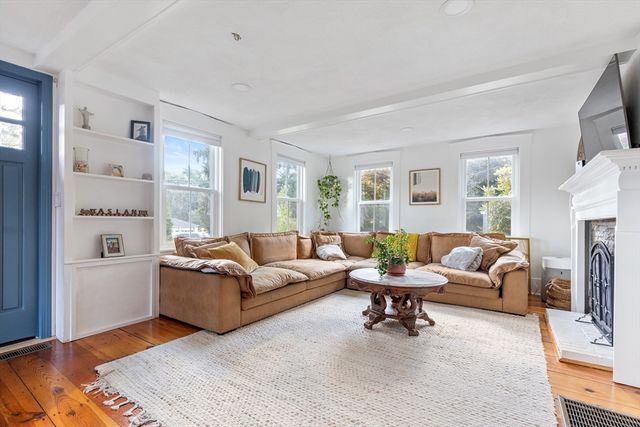 223 Central Street, Hudson, MA 01749