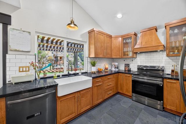 9165 Vista Entrada, Lakeside, CA 92040