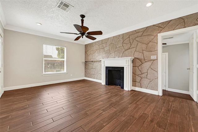 7125 Gillen St, Houston, TX 77087