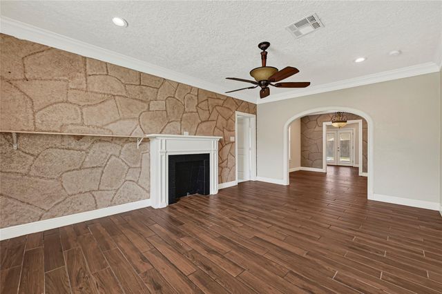 7125 Gillen St, Houston, TX 77087